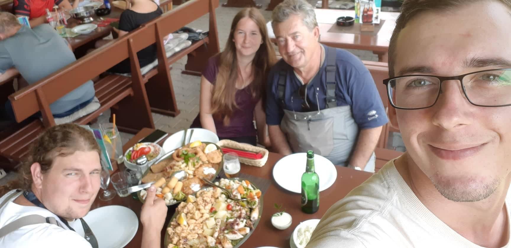 Horgászat közben is fontos az ebéd